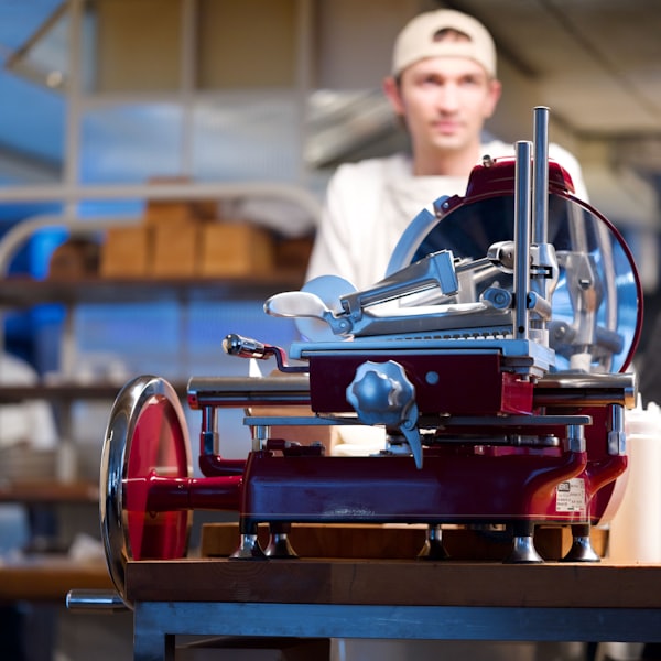 Affettatrice elettrica per salumi